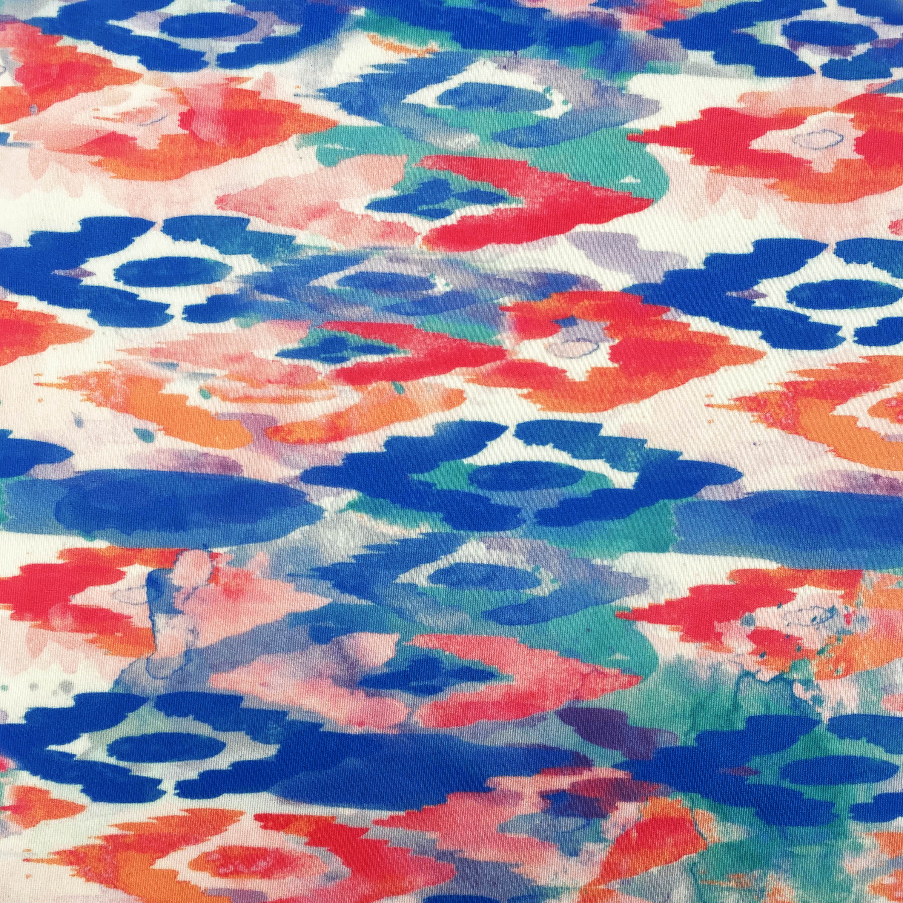 CHEVRON KORAL PRINTET POLYESTER STOF